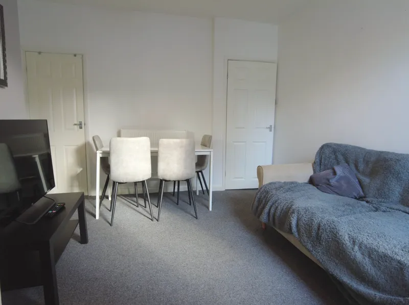 Spacious 3 Bed House // AUG 2026 - Thumbnail 24